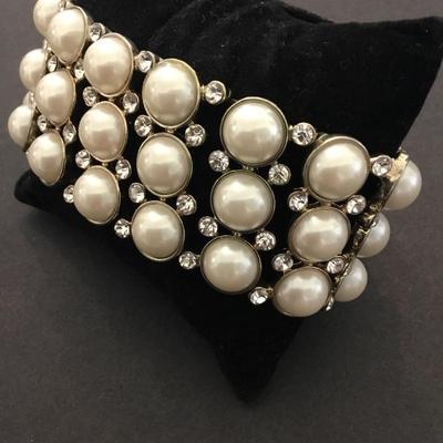 Vintage faux pearl stretch bracelet