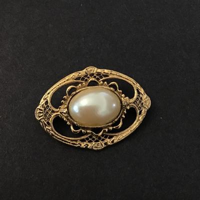 Vintage 1928 faux pearl brooch
