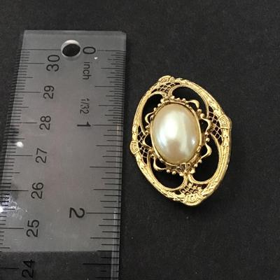 Vintage 1928 faux pearl brooch