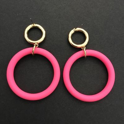 Cute neon pink Circular gold tone, dangle earrings