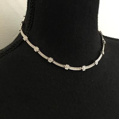 Beautiful vintage Silver tone flower, rhinestone collar necklace