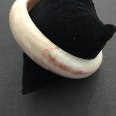Very nice vintage bangle bracelet