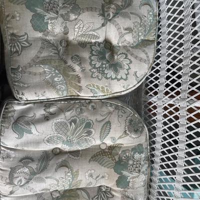 White wicker loveseat with cushions