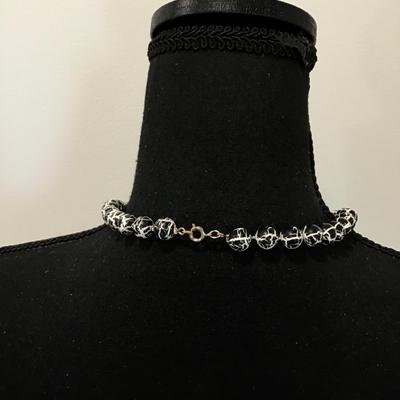 Beautiful, vintage, black and white crackle bead necklace
