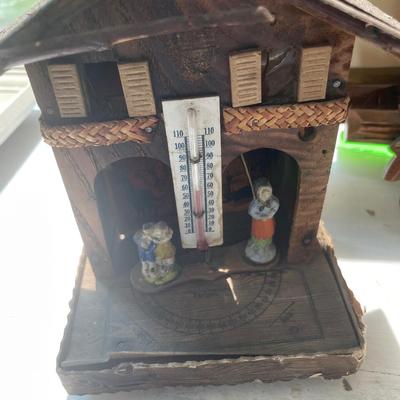 Bird pictures with wood frames and weather prophet