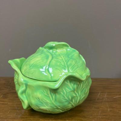Lettuce Dish with Lid