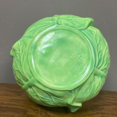 Lettuce Dish with Lid