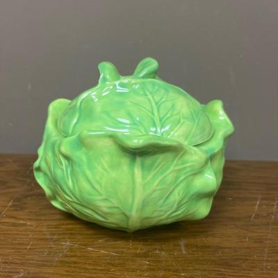 Lettuce Dish with Lid