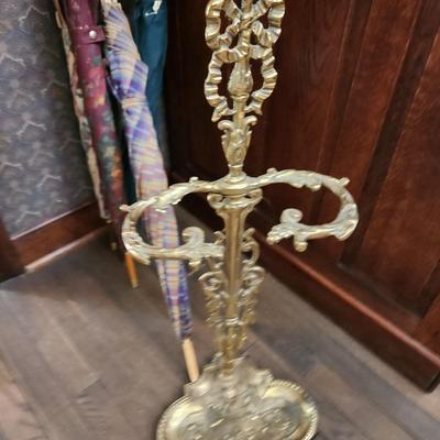 Vintage Heavy Metal Umbrella Stand w 4 Umbrellas