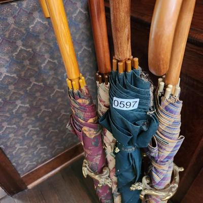 Vintage Heavy Metal Umbrella Stand w 4 Umbrellas