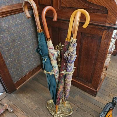 Vintage Heavy Metal Umbrella Stand w 4 Umbrellas