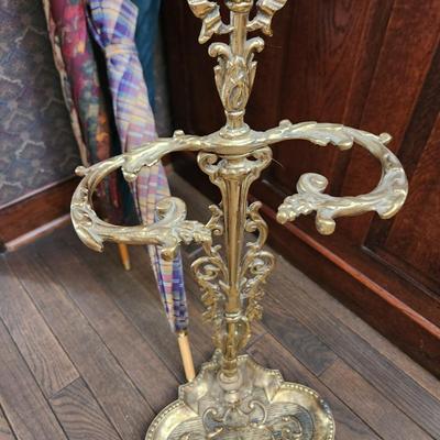Vintage Heavy Metal Umbrella Stand w 4 Umbrellas