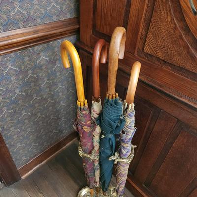 Vintage Heavy Metal Umbrella Stand w 4 Umbrellas