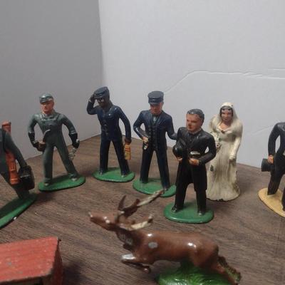 Large Collection of Vintage Small Scale Model Metal/Lead Figures, Animals, and Structures Made in USA, England and France