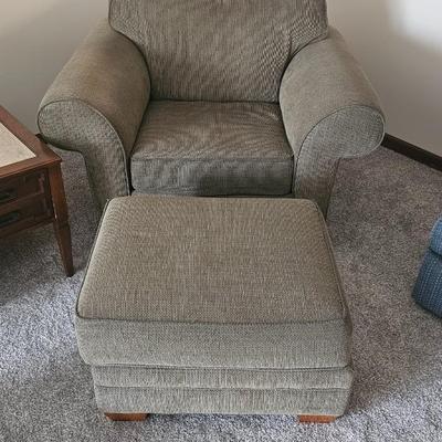Large Chair w/ ottoman