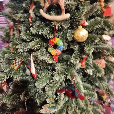 6 Foot Christmas Tree W Lights & Vintage Decorations