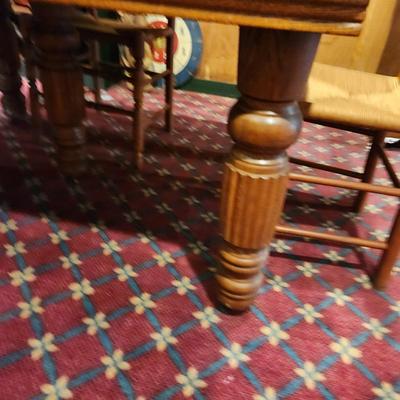 Oak Table w 4 Ladder Back Rush seat Chairs 43"x42" with 3 10" Leaves