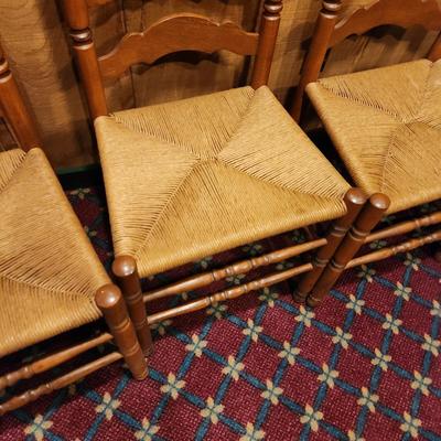 Oak Table w 4 Ladder Back Rush seat Chairs 43"x42" with 3 10" Leaves