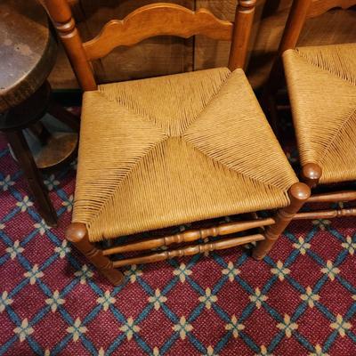 Oak Table w 4 Ladder Back Rush seat Chairs 43"x42" with 3 10" Leaves