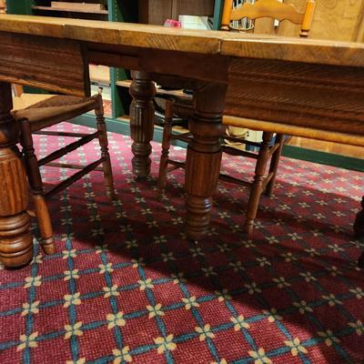 Oak Table w 4 Ladder Back Rush seat Chairs 43"x42" with 3 10" Leaves