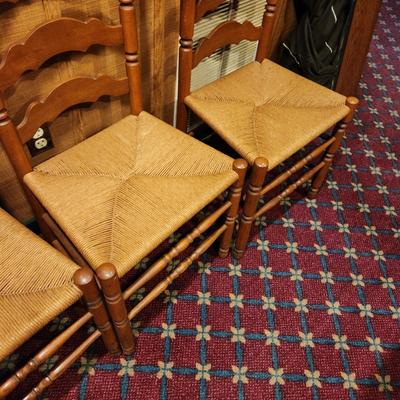 Oak Table w 4 Ladder Back Rush seat Chairs 43"x42" with 3 10" Leaves