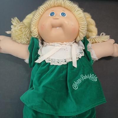 Vintage 1985 Cabbage Patch Kid Doll – Coleco – Original Outfit, Blonde Yarn Hair