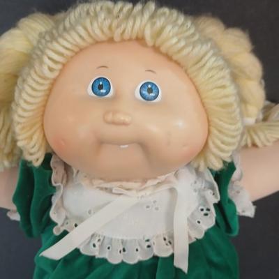 Vintage 1985 Cabbage Patch Kid Doll – Coleco – Original Outfit, Blonde Yarn Hair
