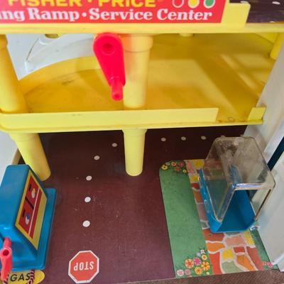 Vintage Fisher-Price #930 Parking Ramp Service Center – With Figures & Cars