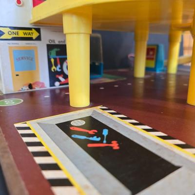 Vintage Fisher-Price #930 Parking Ramp Service Center – With Figures & Cars