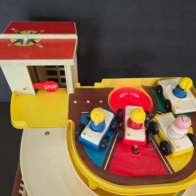 Vintage Fisher-Price #930 Parking Ramp Service Center – With Figures & Cars
