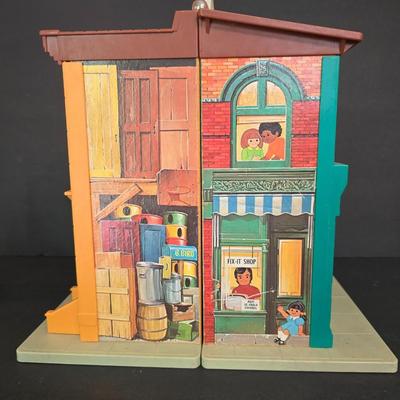 Vintage Fisher-Price Sesame Street Play Family Playset #938 – With Figures & Accessories