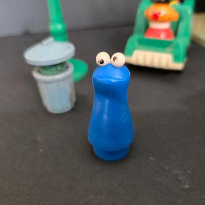 Vintage Fisher-Price Sesame Street Play Family Playset #938 – With Figures & Accessories