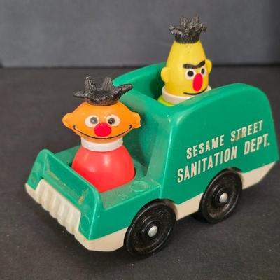 Vintage Fisher-Price Sesame Street Play Family Playset #938 – With Figures & Accessories