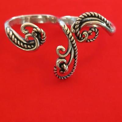 Carolyn Pollack Relios Sterling Silver Open Scroll double finger Ring – Crescent R Mark