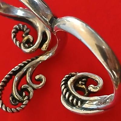 Carolyn Pollack Relios Sterling Silver Open Scroll double finger Ring – Crescent R Mark