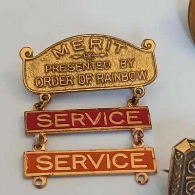 Lot of Vintage award Pins – Merit, Military, GSUSA, 4-H, Rainbow Girls, Masonic & More