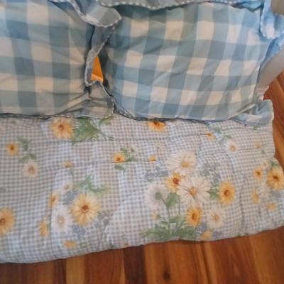 Vintage Queen Bedding Set – Gingham & Daisy Floral, 3 Piece Reversable