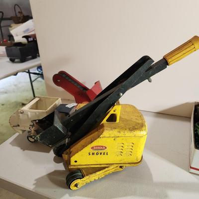 Lot of 3 Tonka Toys Sandloader, Trash Truck, Shovel