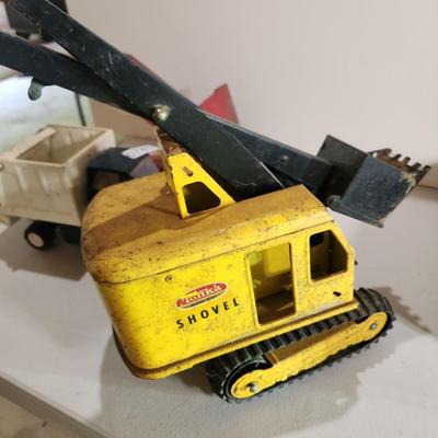 Lot of 3 Tonka Toys Sandloader, Trash Truck, Shovel
