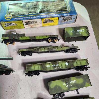 12 Pieces AHM US Army Trains Set 89001