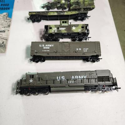 12 Pieces AHM US Army Trains Set 89001