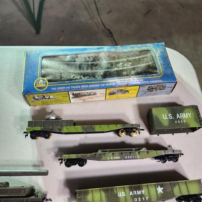 12 Pieces AHM US Army Trains Set 89001