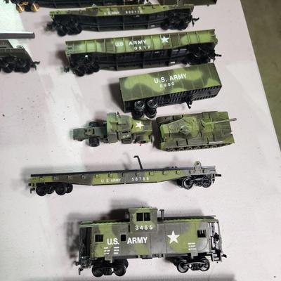 12 Pieces AHM US Army Trains Set 89001