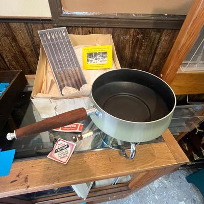 Lot 250 Fondue Pot