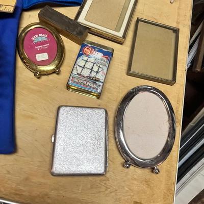 Lot 257 Assortment of advertising/ decor