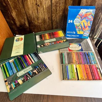 Lot 273 Art Supplies