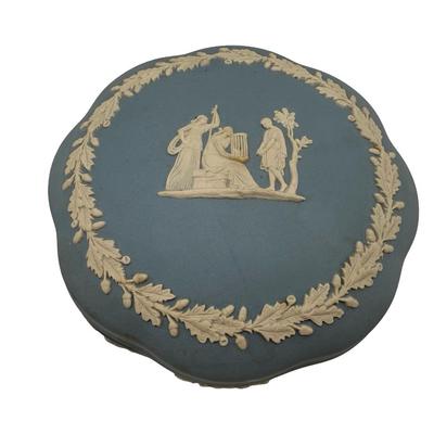 Wedgwood Jasperware Collection – 4 Portrait Plates & Trinket Box