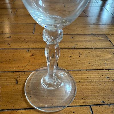 Sale Photo Thumbnail #132: Delicate stemware with twisted stems and a gold rim detail. Light and graceful—great for vintage-style entertaining.