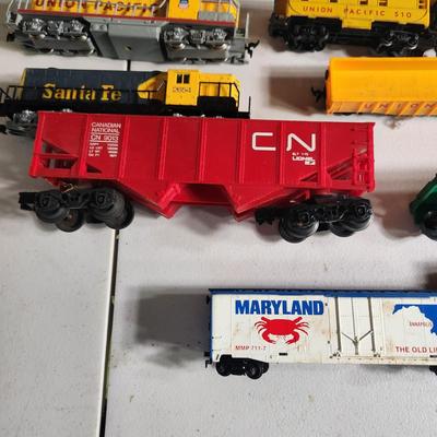 Mixed Train Lot Mostly HO scale