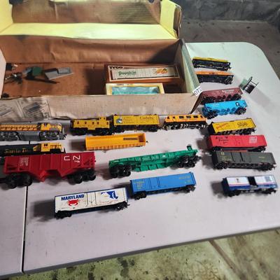 Mixed Train Lot Mostly HO scale